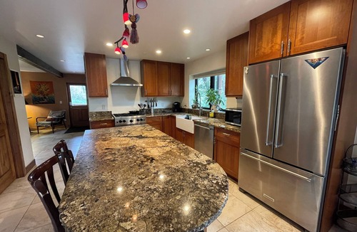 Durango House | Secluded and Custom Mountain Home. 15 minutes to down town.