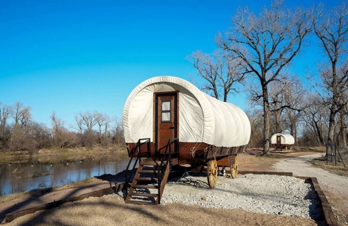 Satin House | Secluded Caravan with Barbecue in Chilton, Texas