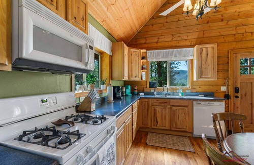 Los Ranchitos Estates House | Secluded Cozy Cabin, Pet Friendly, 20 Min to Durango, 10 to Vallecito!