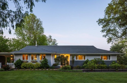 Logan House | Secluded Lake Luxury. Free kayaks, canoe & rowboat.
