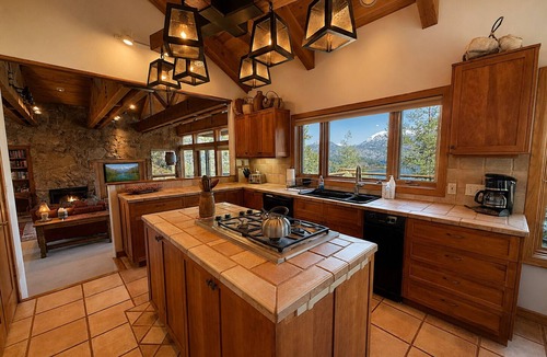 Purgatory House | Secluded Lodge with Lake Views