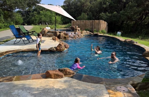 Uvalde House | Secluded, Nature Trails, Dark Sky. Near Garner & Lost Maples State Parks.