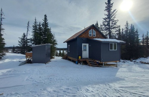 Homer Cabin | Secluded Off Grid Dry Lakefront Cabin- Unplug, Relax, and Recharge