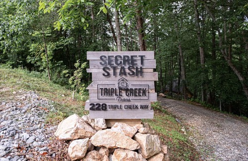 Dahlonega Cabin | Secret Stash: Secluded Treehouse Overlooking Creek