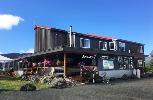 Seldovia House | Seldovia Boardwalk Hotel - Waterfront Rooms Available