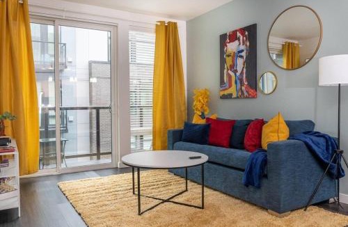 Hilltop Apartment | Self Check-in-washer-dryer-4ksmart Tv-king Bed-gym