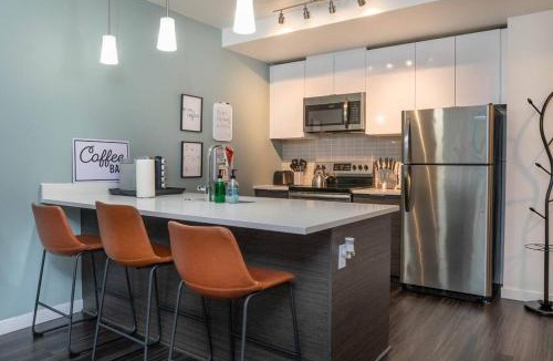 Hilltop Apartment | Self Check-in-washer-dryer-4ksmart Tv-king Bed-gym