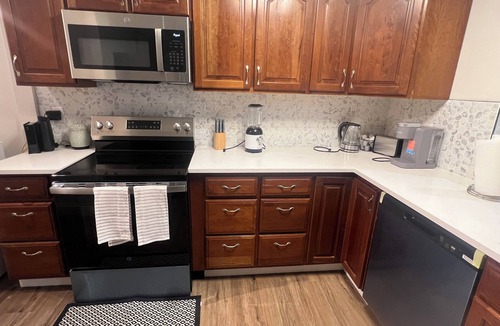 Columbus House | Serene 4-bedroom house with AC in lovely Columbus