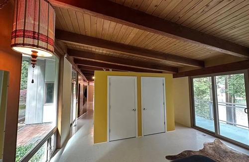 Maple Heights-Lake Desire House | Serene Lakeside - King Bed - 4 BR - Family & Pets