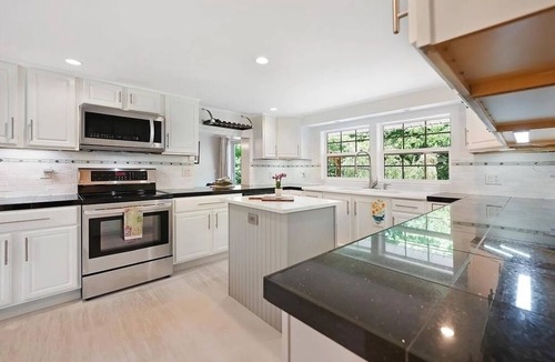 Barnardsville House | Serene Mountain Getaway w/Hot Tub,Pool:25 min to Asheville