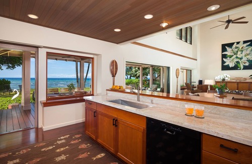 Kamuela House | Serene PUAKO BEACHFRONT estate. Large Courtyard Pool. All 4 Oceanview Bedrooms