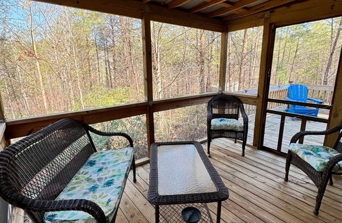 Mill Spring Cabin | Serenity Ridge Cabin A: Couple's Getaway + Hot Tub