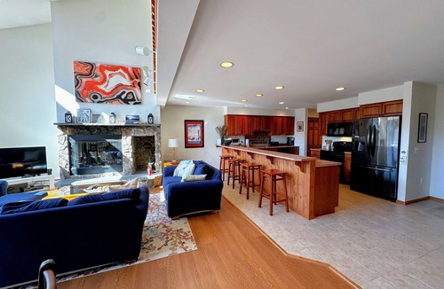 Carroll Condo | SH3 Luxurious Stonehill Townhouse in Bretton Woods with Magnificent Views, Dog Friendly!