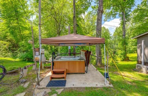 Qualla Apartment | Shared Hot Tub & Fire Pit: Tranquil Whittier Gem!