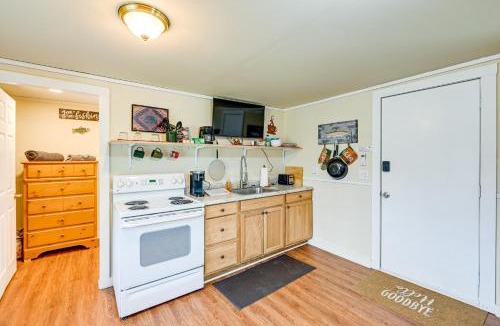 Qualla Apartment | Shared Hot Tub & Fire Pit: Tranquil Whittier Gem!