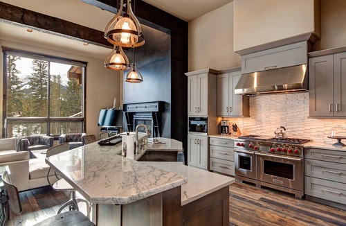 Peak 8 Ski Chalet | Shock Hill modern mountain luxury ski home with 2 master bedrooms