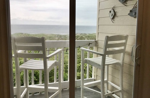 Morehead City Condo | “Shorely Anchored” DIRECT OCEAN FRONT Top Floor! Beautifully Renovated!