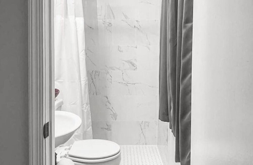 Fairland Apartment | Silver Spring Serenity: 2BR/2BA, Nature & Access`
