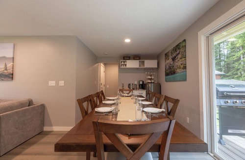 Forks House | Sitka Retreat: Modern 5 Bed/4 Baths Olympic Peninsula Gem w/EV Charger
