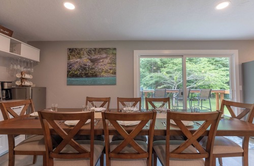 Forks House | Sitka Retreat: Modern 5 Bed/4 Baths Olympic Peninsula Gem w/EV Charger