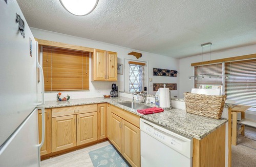 Beech Mountain Condo | Ski, Hike & Explore! All-Season Condo in Beech Mtn