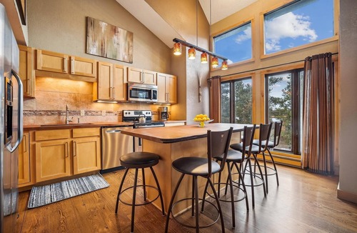 Four O'Clock Condo | Ski-In Breckenridge Condo with Hot Tub & Mountain Views at 4 O'Clock Lodge A16.