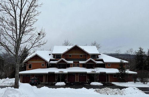 Lincoln House | Ski In-Out Luxury Loon Townhouse, Pool & Spa Access, Sleeps 12, 2 levels!