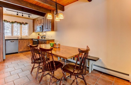 Carroll Condo | SKI IN/SKI OUT, BRETTON WOODS TOWNHOUSE, MOUNTAIN VIEWS!