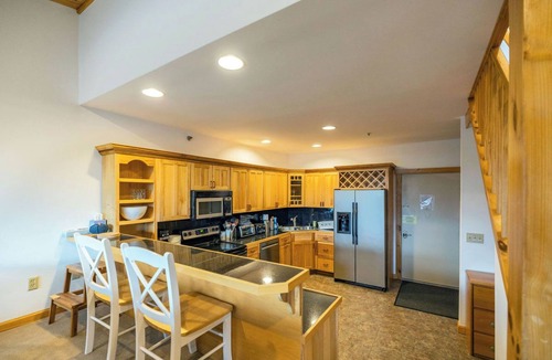 Sunday River Area Condo | Ski-in/Ski-out Fall Line Condo w/Indoor Heated Pool & Hot Tub