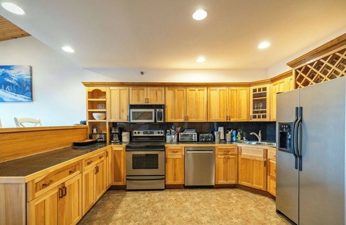 Sunday River Area Condo | Ski-in/Ski-out Fall Line Condo w/Indoor Heated Pool & Hot Tub