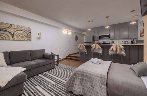 Alyeska Apartment | Ski-In Studio - Queen Murphy Bed - Walk to Lift