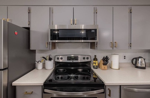 Alyeska Apartment | Ski-In Studio - Queen Murphy Bed - Walk to Lift