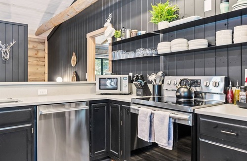 Blue River Cabin | SkiHytte🎿 Scandinavian Cabin 🪵 Forest Views 🌲 Pets OK 🐶 $0 Cleaning Fee