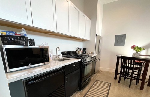Downtown Anchorage House | Skyline 104: Modern 1-Bedroom Suite