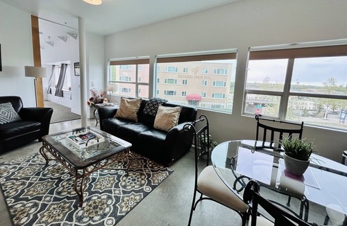 Downtown Anchorage House | Skyline 202: Aurora Borealis 2-Bedroom Suite