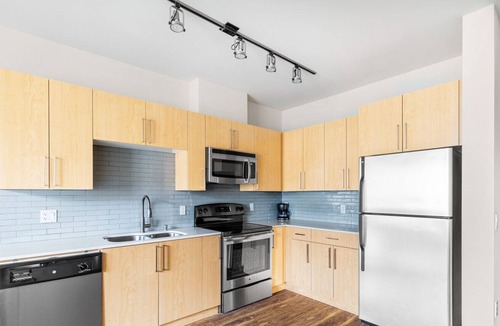 Old Ballard Apartment | Sleek Ballard 1BR w/ Rooftop Deck & Yoga, walk to Dining, by Blueground