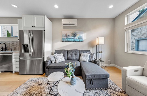 Squire Park House | Sleek & Modern Townhome in Prime location