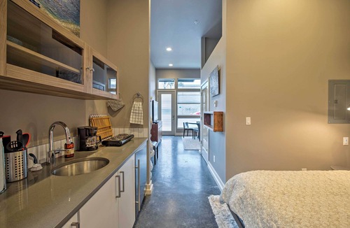 Crown Hill Apartment | Sleek Seattle Studio 5 Min to Downtown Ballard!