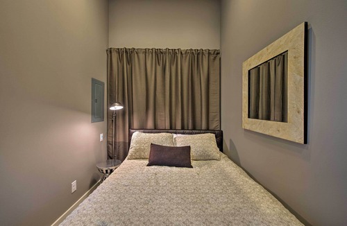 Crown Hill Apartment | Sleek Seattle Studio 5 Min to Downtown Ballard!