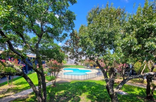St. Johns Apartment | Sleepover | Fresh Studio + Gym - Austin TX