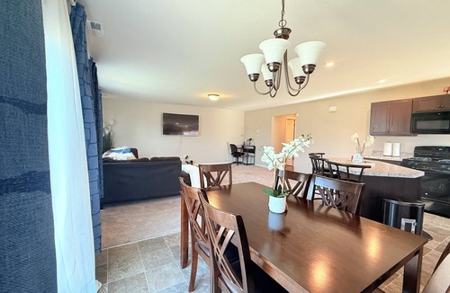 Columbus House | Sleeps 10! Spacious 4BR Home in Columbus!
