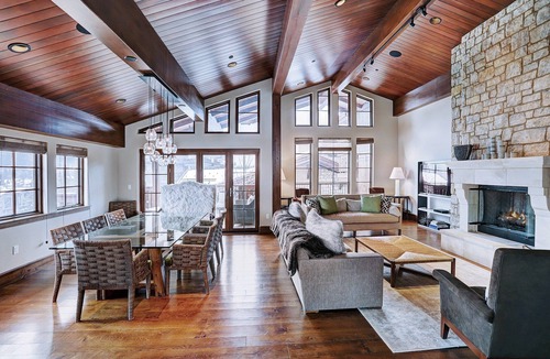 Vail Ski Chalet | Sleeps 12! Ski-In/Ski-Out Chalet + Views
