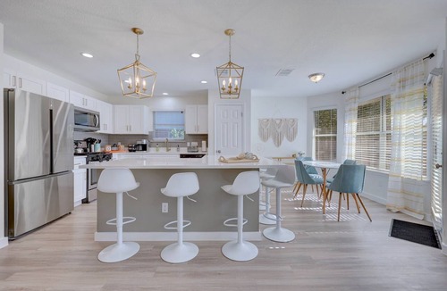 Willow Run House | Sleeps 12 | UT Access + Austin Concert Series 5BR
