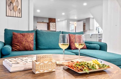 Westbrook House | Sleeps 16+ | W/D | Parking | 15 mins to Old Port