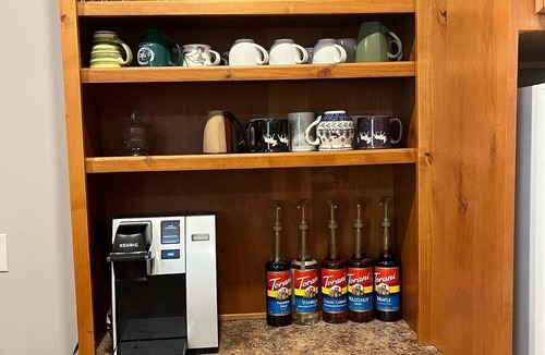 North Conway House | Sleeps 20 In Village 10 Bath Hot Tub