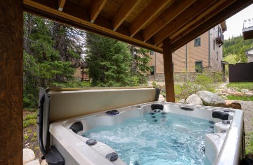 Old Town House | Slopeside Custom Chalet I 2 Hot Tubs I Fire Tables I Great Views I Activity Program