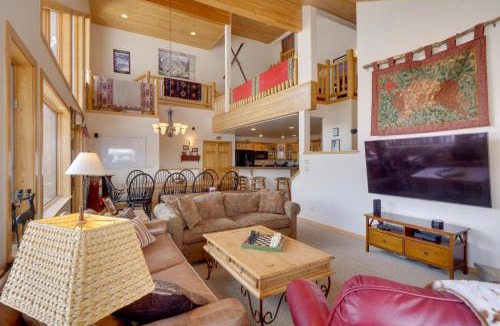Old Town House | Slopeside Sanctuary - Penthouse < 1 Mi to Lifts!