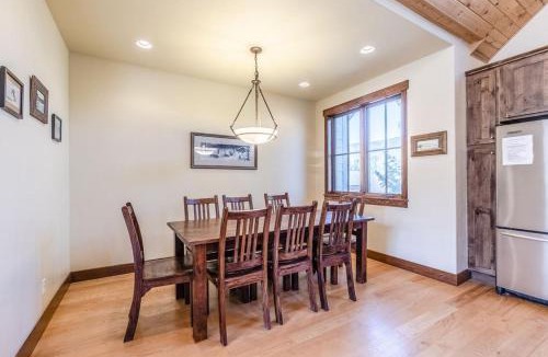 Old Town House | Slopeside Villa 136 I Fantastic Ski Views I Steamroom I Activity Program