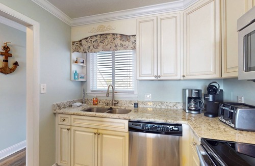 Caswell Beach Condo | Snowbird friendly top-floor condo with high-speed internet, ocean view balcony