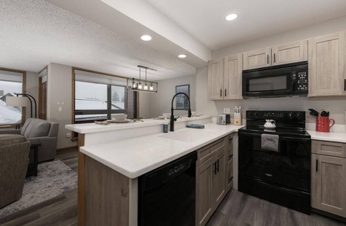 Winter Park Condo | Snowblaze A23 communal indoor pool & hot tub